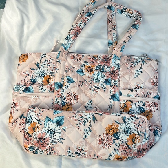 NWT Vera Bradley Large Multi-Strap Tote - Peach Blossom Bouquet - Picture 2 of 7